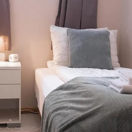 Cozy And Among Locals *