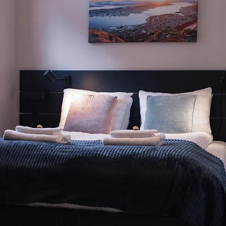 Cozy And Among Locals Apartment *