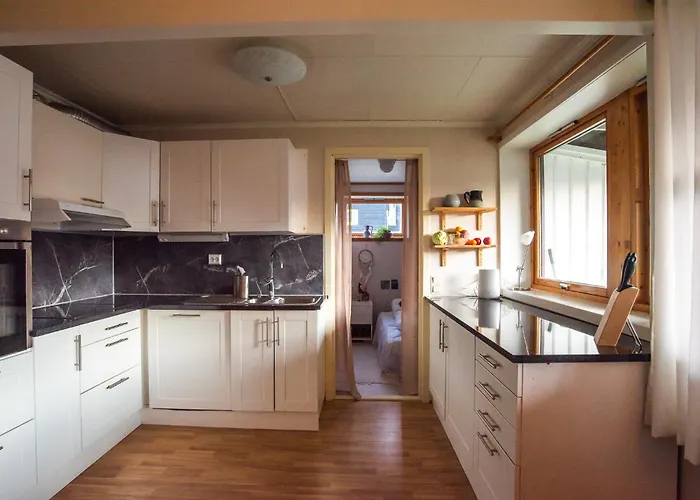 Cozy And Among Locals Apartamento