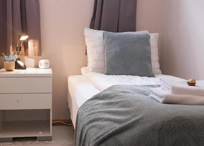 Cozy And Among Locals *