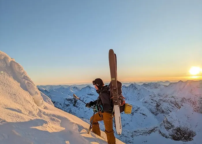 Cozy And Among Locals